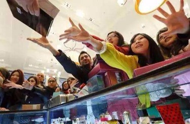 日本日日艹艹中国人依然爱赴日旅游 消费已由爆买转向网购